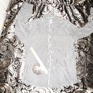 new GAP medium mens gray shirt